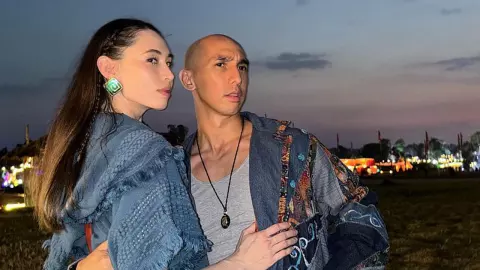  ลีลาพริ้ว "ซาบีน่า ไมซิงเกอร์" โพสต์คลิปเต้นรำคู่ "อนัน อันวา" หวานในวันครบรอบ