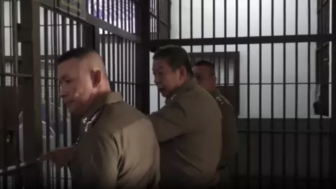 ไม่พบ "ตำรวจบางเสาธง" บกพร่อง ปล่อยอดีต คฝ.ก่อเหตุสลดในห้องขังหลังก่อคดีอื้อ
