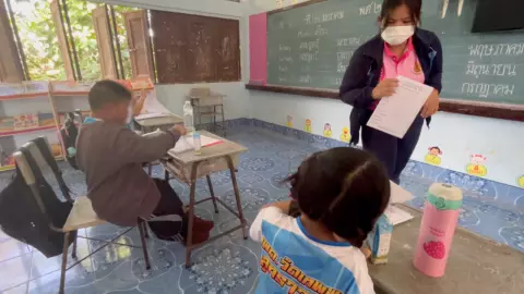 ขาดแคลนหนัก "ครูคนเดียว" สอนทั้งโรงเรียน วอนกระทรวงศึกษาฯ ช่วยเหลือเด็กชนบท