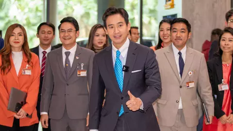 กลับสู่สภา (คลิป)