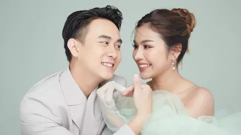 "ธัญญ่า อาร์สยาม" โพสต์รูปคู่ "อาโล่" คล้ายภาพพรีเวดดิ้ง แฟนๆ แห่เข้าไปยินดี