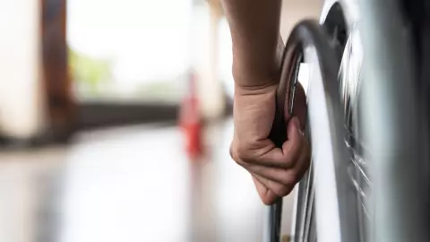 ยื่นสาธารณสุขสอบโรงพยาบาลรักษาแม่จนพิการ