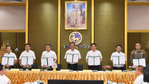 มท. ลงนาม 5 หน่วยงาน ต้านโกงสอบ ขรก.ท้องถิ่น หลังกระแสข่าวรับสินบน