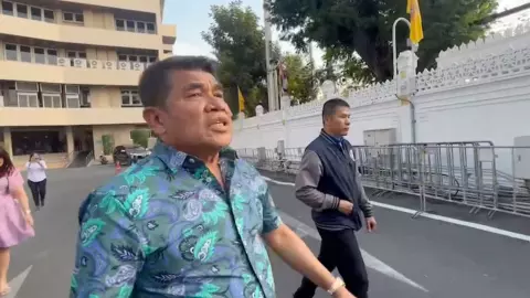 แค่ประสาน! ตร.บุกรวบ "เจ๋ง ดอกจิก" คาทำเนียบฯ ขู่เรียกเงินอธิบดีกรมการข้าว (คลิป)