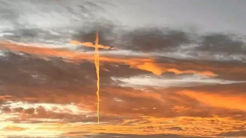 อ.เจษฎ์ วิเคราะห์ "ท้องฟ้ารูปไม้กางเขน" คาดแนวเส้นทั้ง 2 มีที่มาไม่เหมือนกัน