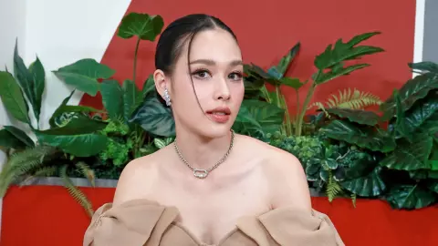 นางเอกขาลุย "น้ำฟ้า ธัญญภัสร์" พกความโบ๊ะบ๊ะมาเต็มคาราเบล ใน "รักท่วมทุ่ง"