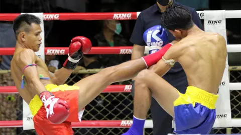 วันนี้เป็นรายการศึกมวยไทย พันธมิตร ขุนศึกเล็กฟอร์มสดกว่าจะชนะแป๊ะยิ้มท้ายๆ