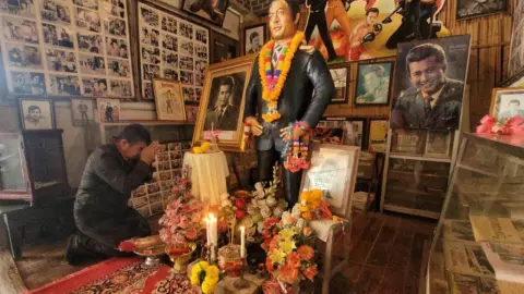 ชมรมคนรัก มิตร ชัยบัญชา ร่วมงานวันเกิดครบ 90 ปี พระเอกตลอดกาล