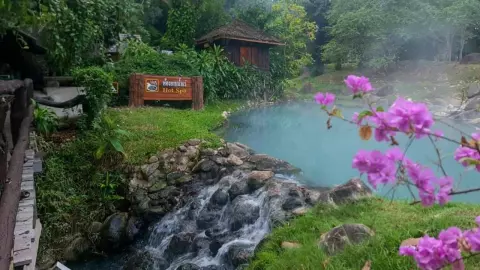 มาลำปางไม่ต้องกลัวหนาว ชวนนักท่องเที่ยวแช่ออนเซ็น บ่อน้ำแร่สองสี อช.แจ้ซ้อน