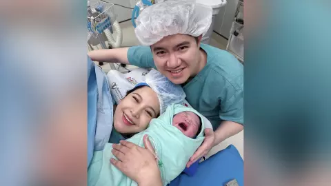 คลอดแล้วจ้า มะปราง กุลภัสสรณ์ ให้กำเนิดทายาทคนแรก เพื่อนดาราแห่ยินดี