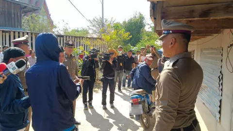 ทำแผนจ่อยิงสาวเสิร์ฟดับ หนุ่ม 22 รับยกปืนขึ้นมาเพราะเห็นคู่อริ แต่เกิดลั่นโป้ง