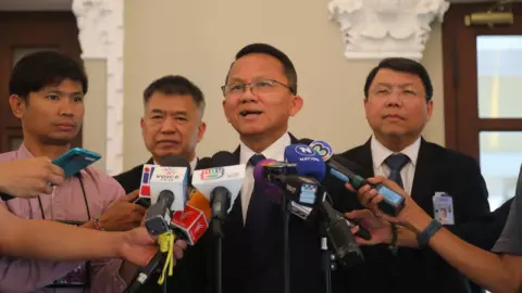 "สมศักดิ์" ชี้ "ศรีสุวรรณ" ตบทรัพย์ อุทาหรณ์ มอบ “สมคิด” เป็นคกก.เร่งกฎหมาย