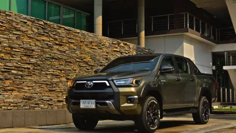 ส่องกระบะน่าขับ TOYOTA HILUX REVO ROCCO ทางเรียบ ออฟโรด สบายตัว 