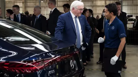 Mercedes-Benz ต้อนรับประธานาธิบดีเยอรมนี เยี่ยมชมโรงงานประกอบรถยนต์ในไทย 