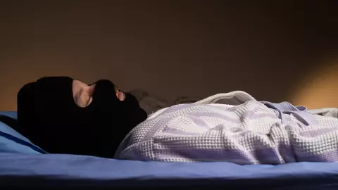 นอนรอให้ตำรวจจับ