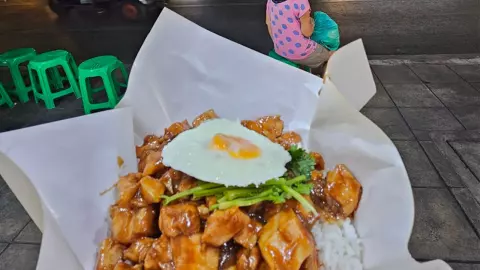 ใจฟูมาก คุณป้าไม่มีเงิน เดินถามราคาข้าวอยู่ 3 วัน สุดท้ายร้านใจดีให้กินฟรี