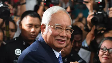 อดีตนายกฯ "นาจิบ ราซัค" ของมาเลเซีย ได้รับการลดโทษจำคุกครึ่งหนึ่ง เหลือ 6 ปี