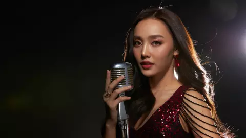 "น้ำตาล" กับบท บุหลัน นักร้องไนต์คลับ ที่มาพร้อมความลับ ใน "มือปราบมหาอุตม์" (คลิป)