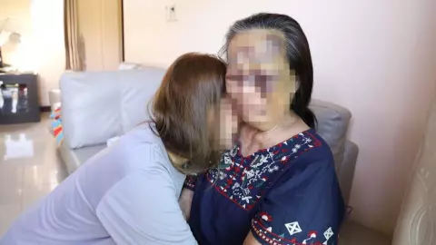 น้ำตาแตก ลูกสาวกราบขอโทษแม่ รับเป็นคนทำร้ายเอง ไม่ใช่แฟนหนุ่ม