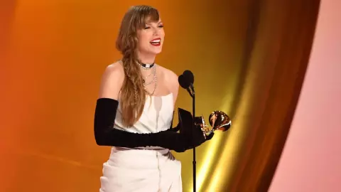เทย์เลอร์ สวิฟต์ สร้างประวัติศาสตร์ คว้าแกรมมี "อัลบั้มแห่งปี" ครั้งที่ 4 (ชมคลิป)