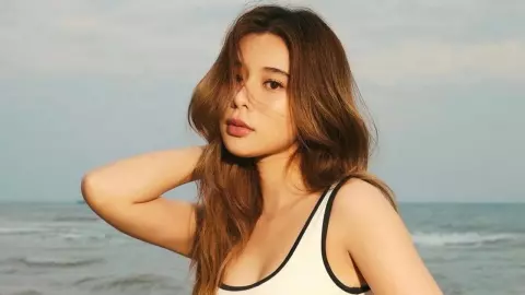 "เก้า สุภัสรา" ทำทะเลลุกเป็นไฟลงภูเก็ตถ่ายแฟชั่นชุดว่ายน้ำหลายเซต