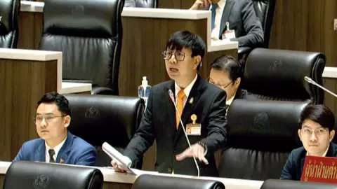 สส.ก้าวไกล จี้ "วันนอร์" ยืนกรานอำนาจนิติบัญญัติ หลังศาลรธน.วินิจฉัย ม.112 