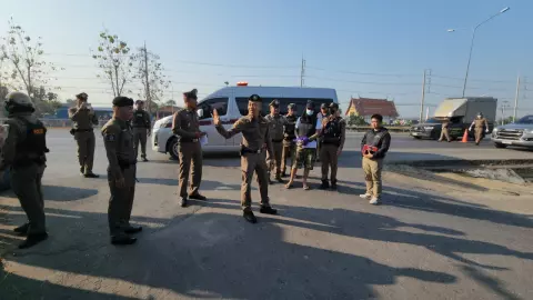 หิ้วทำแผนล่ม พี่สาว "อาร์ม ปืนโหด" ตะโกนบอกน้อง ยืนเฉยๆ ให้การชั้นศาลเท่านั้น