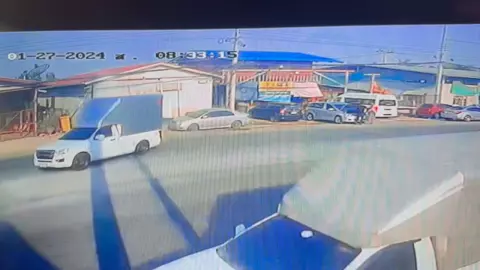 เปิดวงจรปิด หน้าบ้านช่างกิต วันอุ้มฆ่า "ใหม่" พบรถน้องพร เข้าออกหลายรอบ (คลิป) 