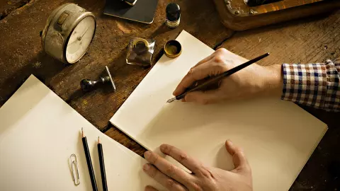 เมื่อครั้งปากกาสู้ปืน