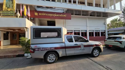 หนุ่มแคนาดา ป่วนการบินไทย คลั่งในห้องขัง ทำร้ายตัวเอง ตร.นำส่ง รพ.วุ่น