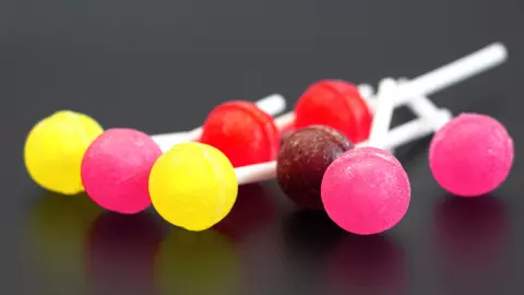 อมยิ้มสายปาร์ตี้