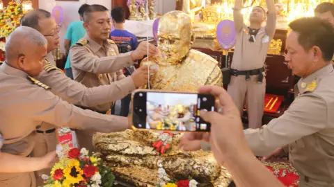 ท่องเที่ยว ทำบุญ ไหว้พระตรุษจีน งานปิดทองหลวงพ่ออี๋ วัดสัตหีบ 8-14 ก.พ. 