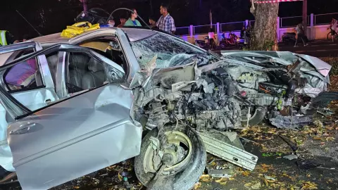 เศร้า พ่อไปเตรียมจัดงานแต่งให้ลูก รถชนต้นไม้ดับ ต้องจัดงานศพแทน 