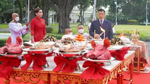 ในหลวง-พระราชินี เสด็จพระราชวังดุสิตในเทศกาลตรุษจีน