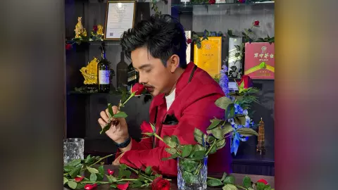 ขยี้ตารัวๆ ครูไพบูลย์ อวดลุคใหม่ หล่อแบบเกาหลี ต้อนรับวาเลนไทน์ 