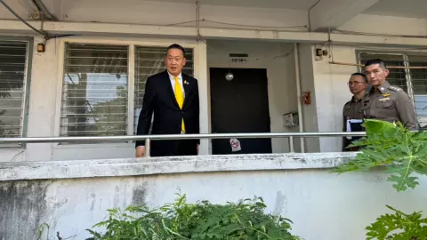 นายกฯ ไปแฟลตตำรวจเฉลิมลาภ ดูความเป็นอยู่ ตร.ชั้นผู้น้อย เล็งสร้างเพิ่ม 3 ตึก