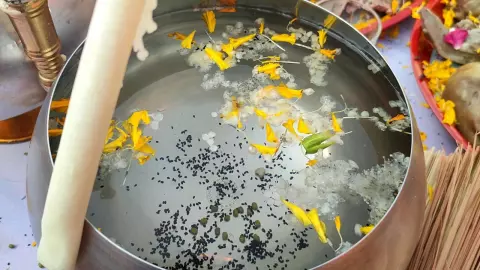 มัดรวมไว้แล้ว "เลขเด็ดอ่างน้ำมนต์" ว่าที่เศรษฐีส่องน้ำตาเทียนงวด 16/2/67