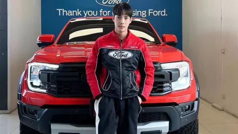 ฤกษ์งามยามดี "เด่นคุณ งามเนตร" ถอยรถป้ายแดงคันใหม่ให้เป็นของขวัญให้ตัวเอง