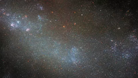 ส่องกาแล็กซีที่ปกคลุมไปด้วยดวงดาว