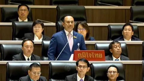 "ณัฏฐ์ชนน" หนุนญัตติบังคับใช้ ก.ม.จัดการกลุ่มป่วนขบวนเสด็จ