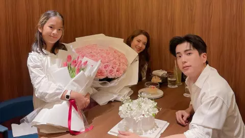 หวานส่งท้ายคืนวาเลนไทน์ นนกุล หอบดอกไม้ 2 ช่อ ให้ แอฟ-น้องปีใหม่