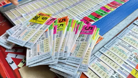 มาแล้ว "เลขเด็ด" เชียงใหม่ งวด 16/2/67 แม่ค้าหวยใจดีเผยเลขเด่นยอดนิยม