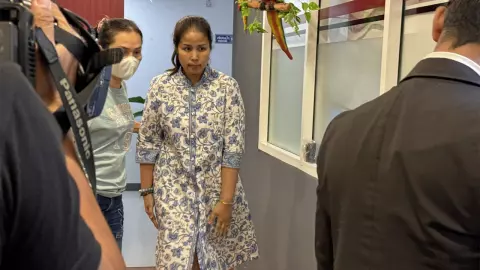 สอบเครียด 6 ชม. แจ้งข้อหา "เมียศรีสุวรรณ" ร่วมตบทรัพย์ ประกัน 4 แสน สั่งขยายผลอีก