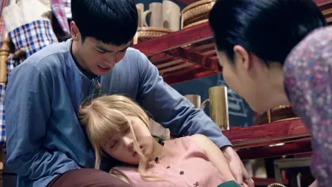 "มินนี่" เจ็บหนัก ถูกโจรบุกแทง ทำ "โอบ" เครียด ใน “นางทาสหัวทอง”