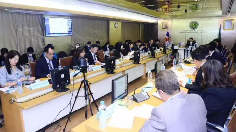 รมว.เกษตรฯ ห่วงผู้ปลูกลำไย เล็งดันโครงการชะลอการขายลำไยสดช่อ แก้ปัญหาราคาตกต่ำ