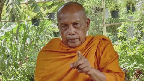 พระหรือดีเจ "พระพยอม" จวกยับ "หลวงพี่โดเรม่อน" บวชแล้วคึก ควรสึกออกไป (คลิป)