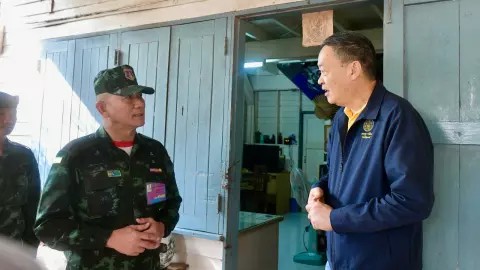 นายกฯ ตรวจเยี่ยมความเป็นอยู่กำลังพล ยัน รพ.ทหาร ร่วม 30 บาทรักษาทุกที่ได้ (คลิป)