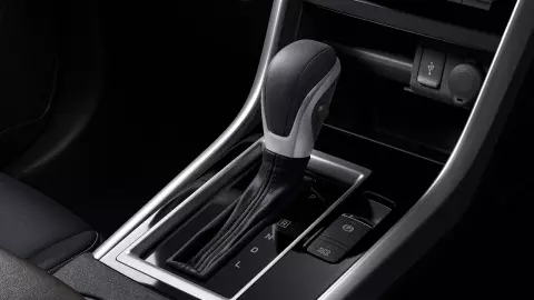 จอดรถติดไฟแดง ใช้เกียร์ออโต้ ควรใช้อะไรดี ระหว่าง N หรือ P