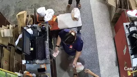 เตือนภัยแก๊งโจรทำทีซื้อของ จ่ายแบงก์ร้อย อ้างเป็นแบงก์พัน โกงเอาเงินทอน