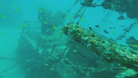 น้ำใสคาดกู้ ร.ล.สุโขทัยราบรื่น พบยังเอียงเท่าเดิม เตรียมหาผู้สูญหาย (คลิป)